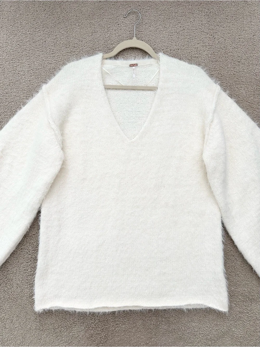 Free People Sparrow Oversized Ivory V-Neck Pullover Fluffy / Fuzzy Sweater
